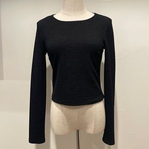 Black ribbed long-sleeve crop top
